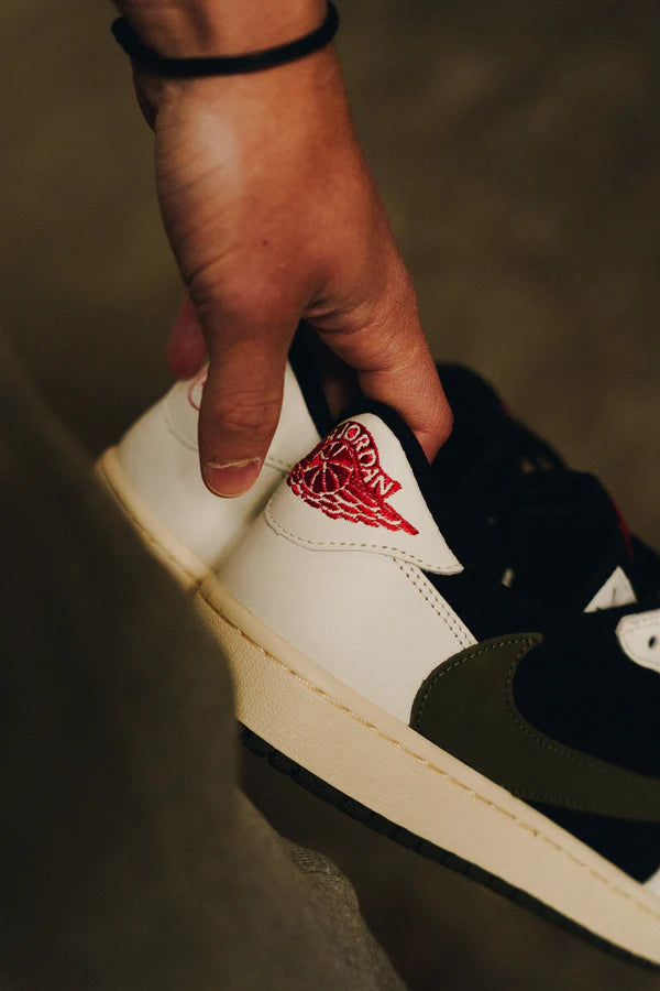 Travis Scott Olive
